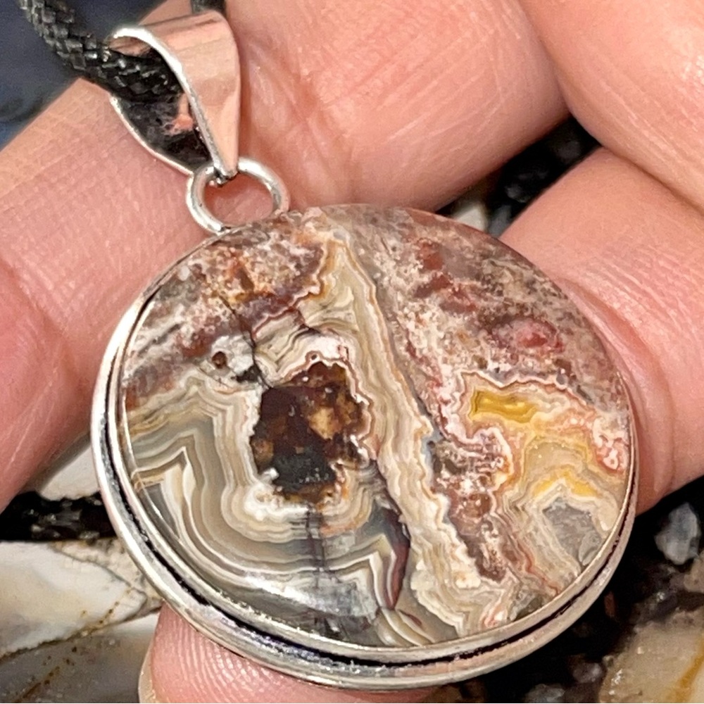 Small Mexican Crazy Lace Agate Pendant 1 1/2” - Picture 6 of 14